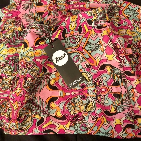 New with Tags. Boohoo Pink Mosaic Wide Leg Beach Pants size 8 - Picture 4 of 5